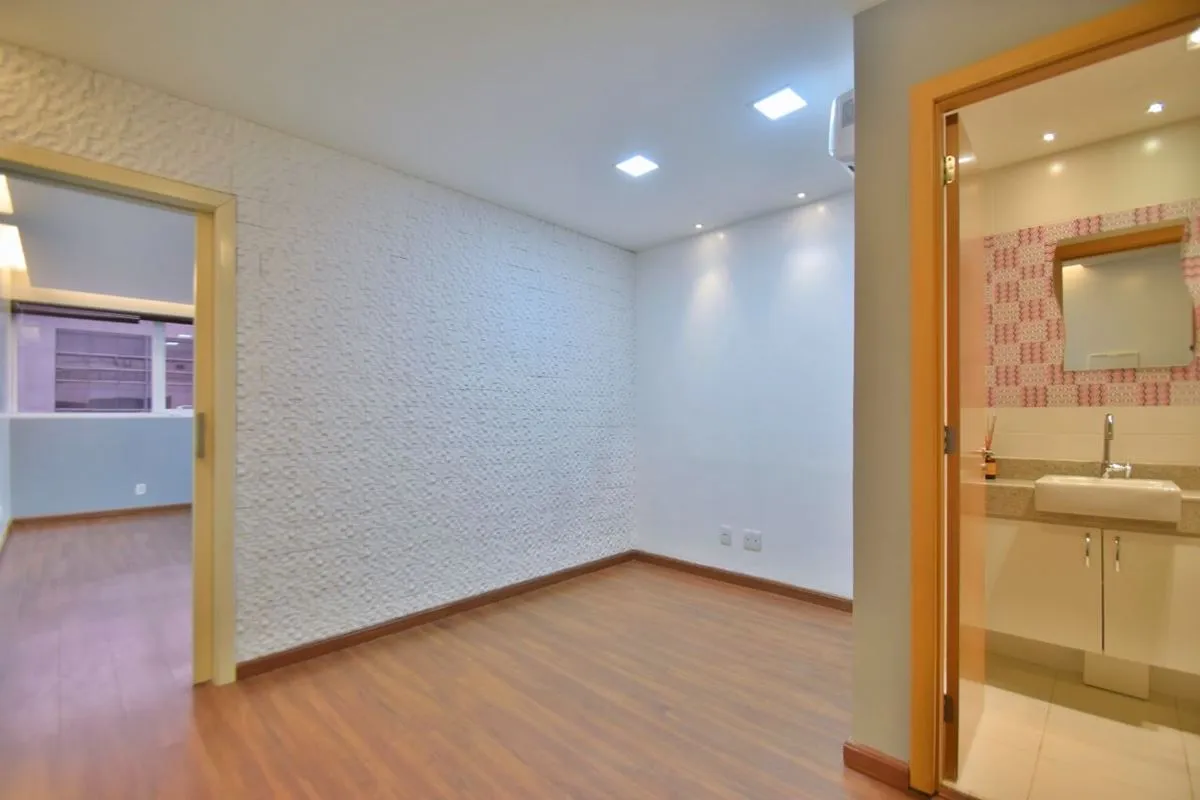 SALA COMERCIAL em vao livre com 35 metros quadrados e banheiro privativo, 2 ar c...