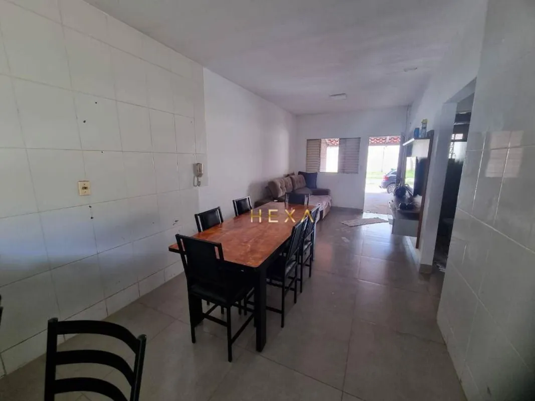 Casa em condomínio, 2 quartos, cozinha ampla, sala, área de serviço coberta, gar...