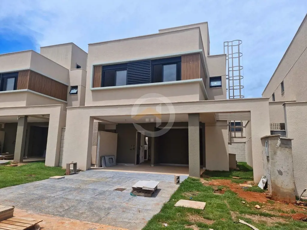 Casa em Condomínio Fechado Jardins Lyon de 4 quartos e 3 suítes com um lazer com...