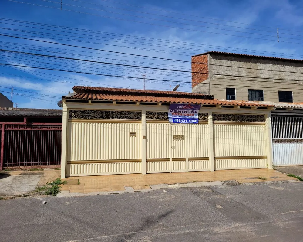 CASA 4 QUARTOS, 2 SUITES, 4 BANHEIROS, LAJE, 2 PORTÕES ELETRÔNICOS, ACEITA FIANC...