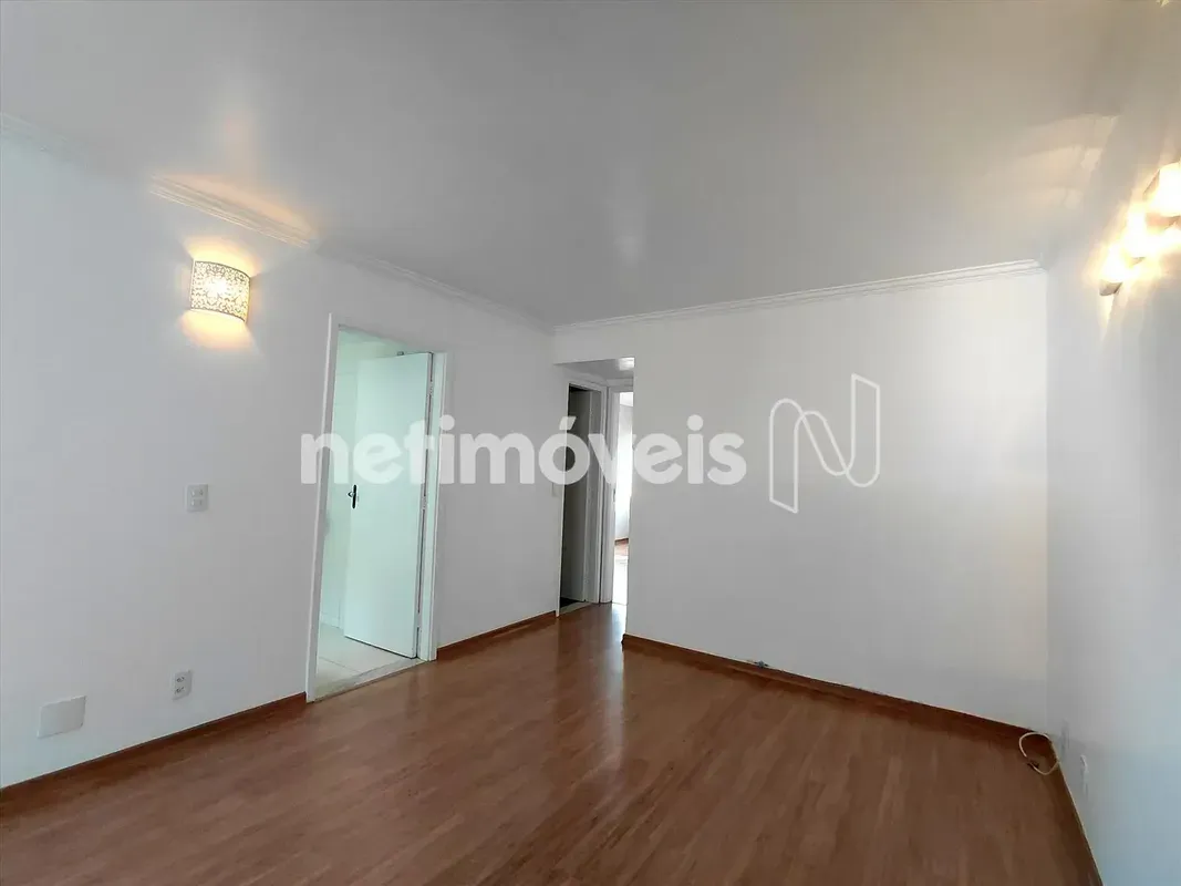 QRSW 06 - 02 QUARTOS COM ARMÁRIOS, REFORMADO!Excelente apartamento, com 60,75 m²...