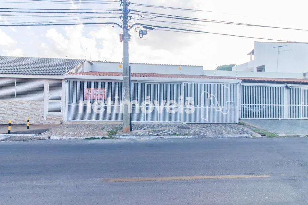 Casa na QI 11 - GUARA I Casa com 200m² área construída e de lote 200m²;Sala com ...