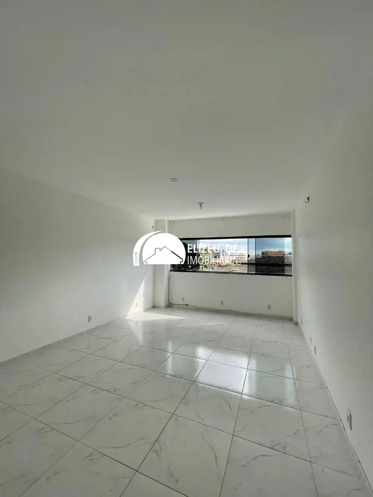 Elizeu Imóveis aluga apartamento na QE 4 no Guará I:Apartamento, composto por:- ...