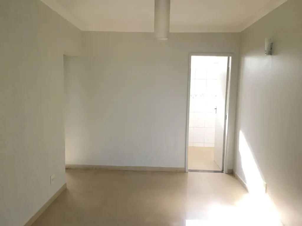 ****BRASNIL ALUGA**** *EXCELENTE APARTAMENTO VAZADO DE DOIS QUARTOS, REFORMADO, ...