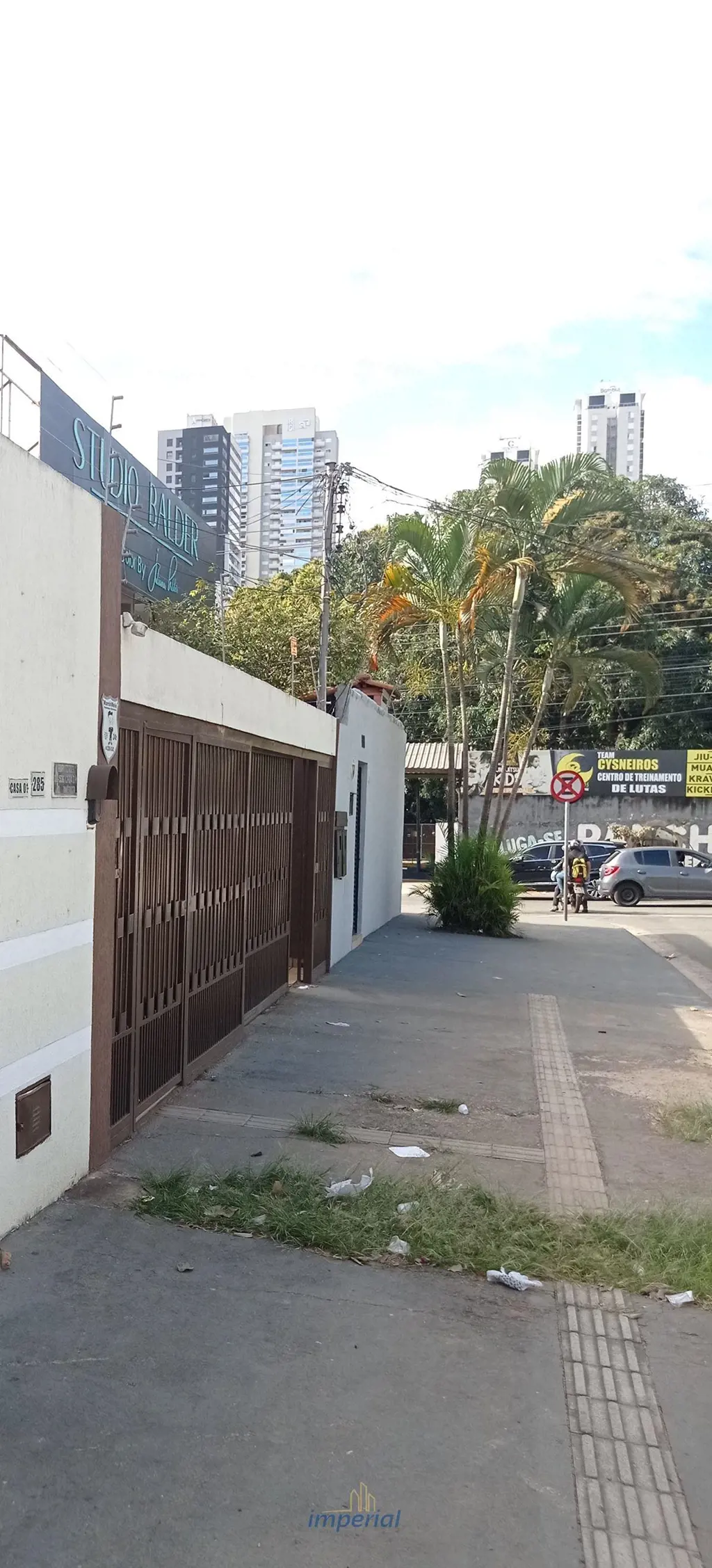 Sobrado para locação no Jardim América, próximo ao Clube Oasis, na Rua C-229.No ...