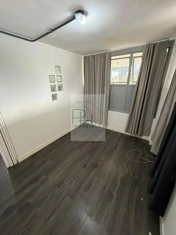 SALA COMERCIAL DIVIDIDA (SALA, COPA E BANHEIRO )PISO VINÍLICO E COM CORTINAS .PA...
