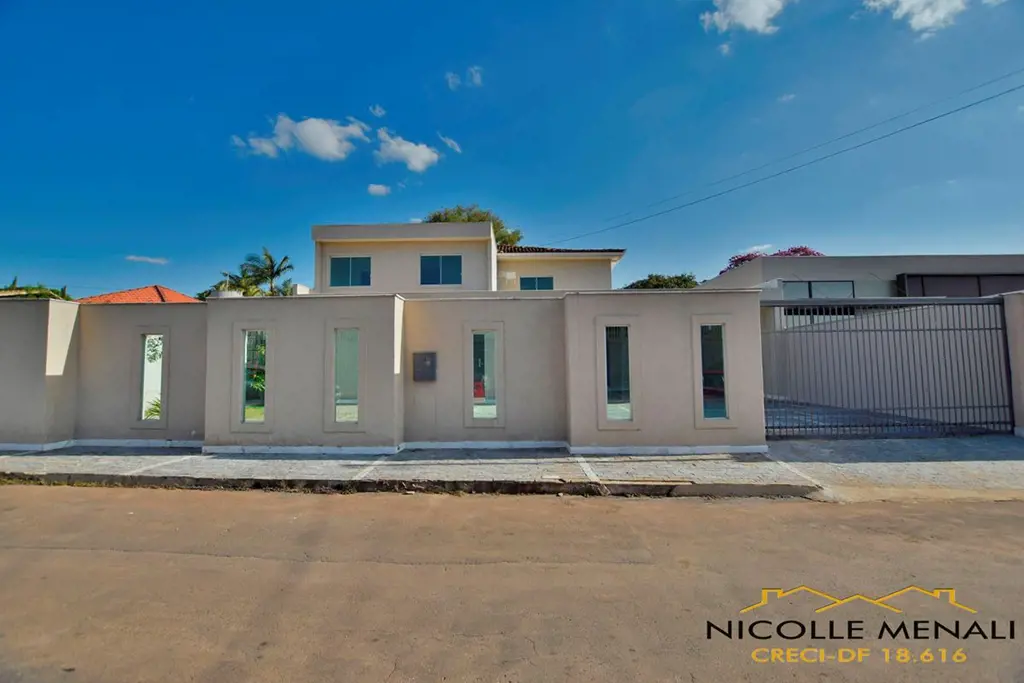Casa para aluguel em localização privilegiada na SHIS QL 04, Lago Sul.Imóvel amp...