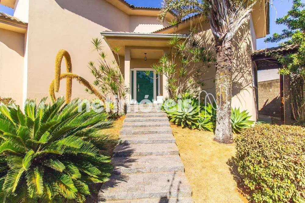 IMÓVEL:Excelente casa, com 620 m².Piso em ceramica.4 quartos, sendo 1 suíte.Área...