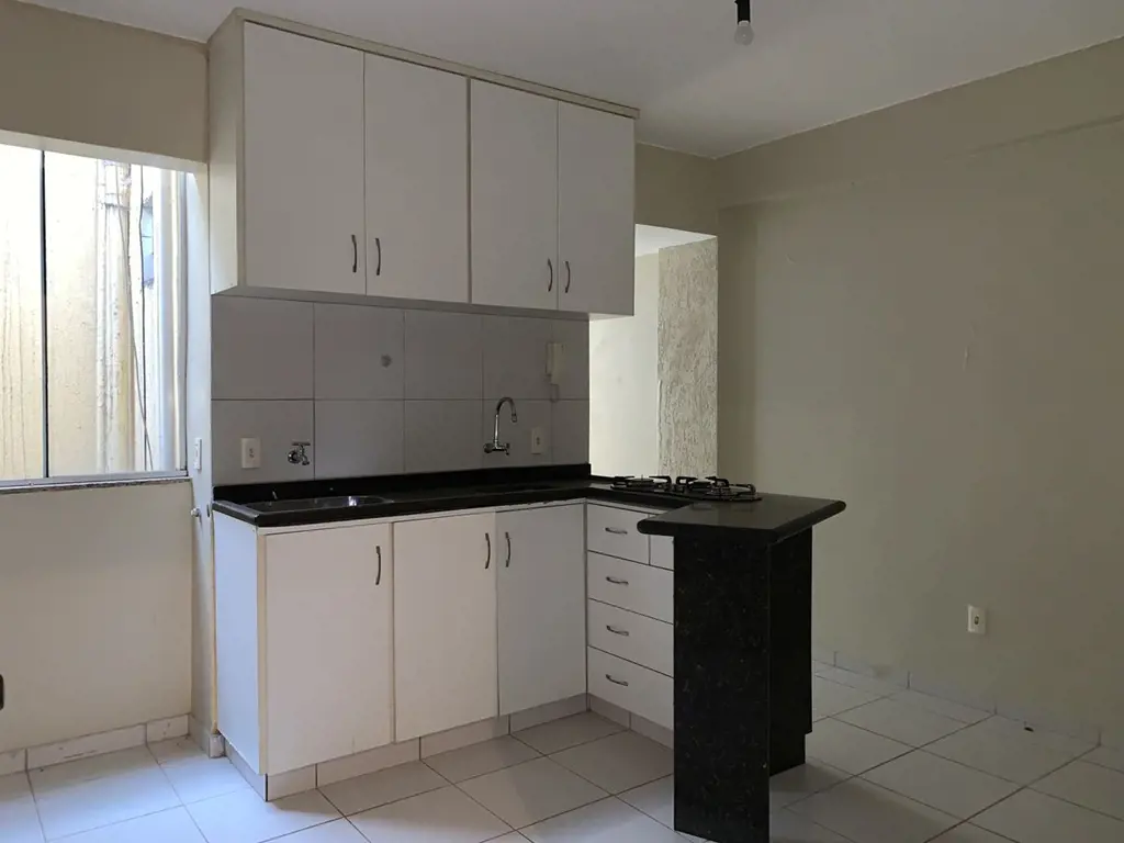 Apartamento em um edifício bem localizado nesta região, próximo de parada de ôni...