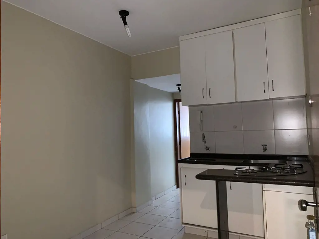 Apartamento em um edifício bem localizado na região da QE 40 Conjunto I - Guará ...