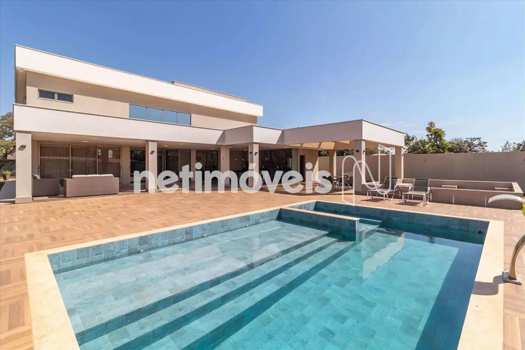 Mansão estilo contemporâneo. 4 suítes, lazer completo, piscina aquecida e fire p...