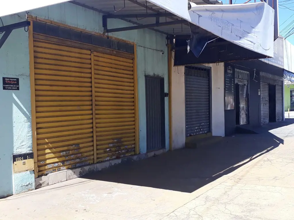  Comentários do corretor: Casa de Esquina com 4 Salas Comerciais, Residência e B...