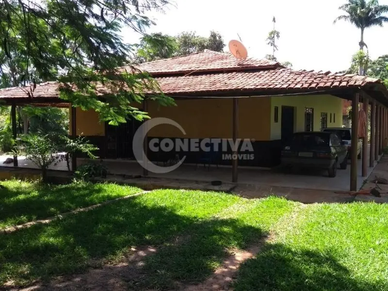  Comentários do corretor: Chácara à Venda - 5.500m² com 02 Casas, Piscina e Poma...