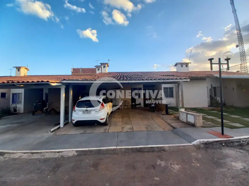  Comentários do corretor: Casa em condomínio fechado com 3 quartos, sendo 1 suít...
