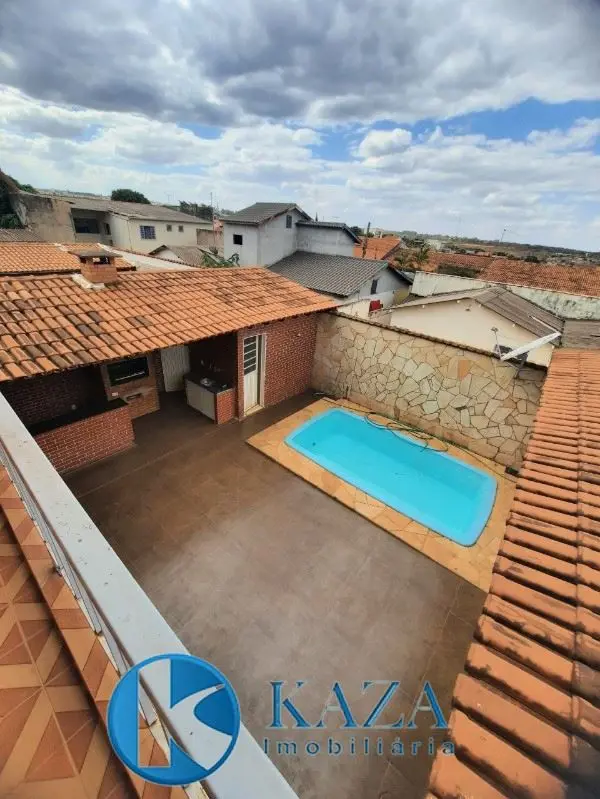 Belíssima casa em uma das melhores quadras do Valparaíso I, Composta por 02 pavi...
