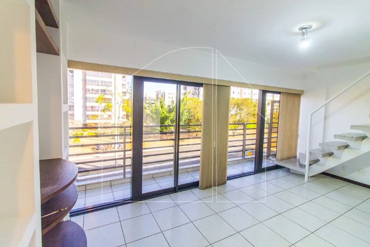 DALL'OCA IMÓVEIS ALUGA:Apartamento duplex, próximo a comércio diversificado, par...