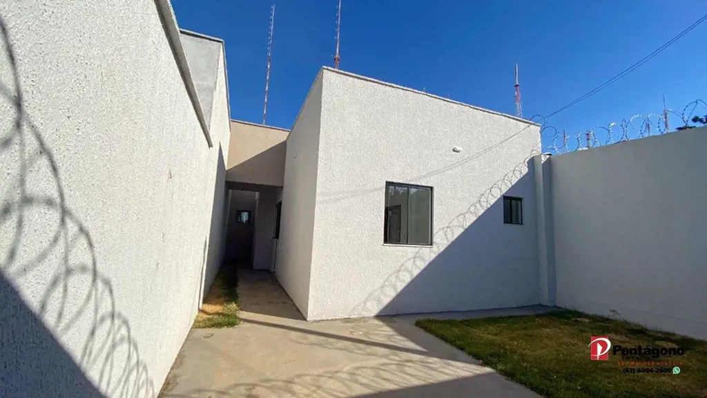 Excelente casa:Portão de correrÁrea descoberta para uma garagemAcesso social com...