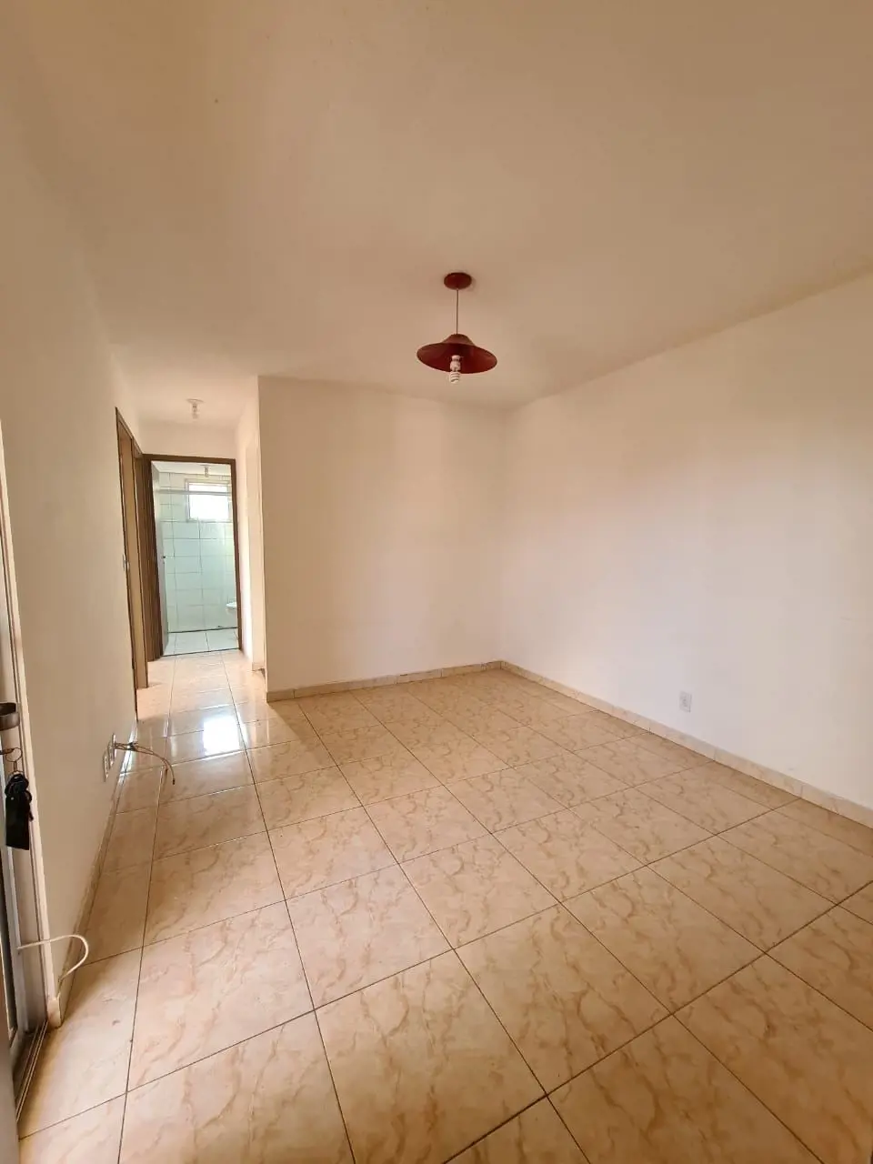 Apartamento no 1°Andar - Composto por sala com varanda, 02 quartos, banheiro soc...