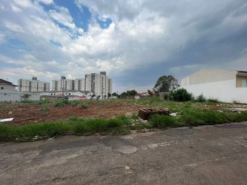 HENRIQUE: 9 8 1 9 8-4 2 4 0 (whatsapp) Area residencial para Venda na Rua Prince...