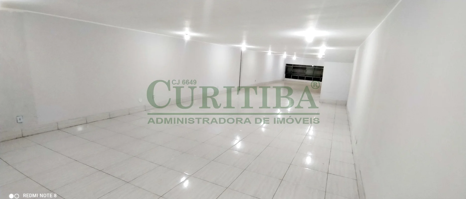 **CURITIBA IMOBILIÁRIA ALUGA**-LOJA COM APROXIMADAMENTE 150M-VÃO LIVRE;-02 BANHE...