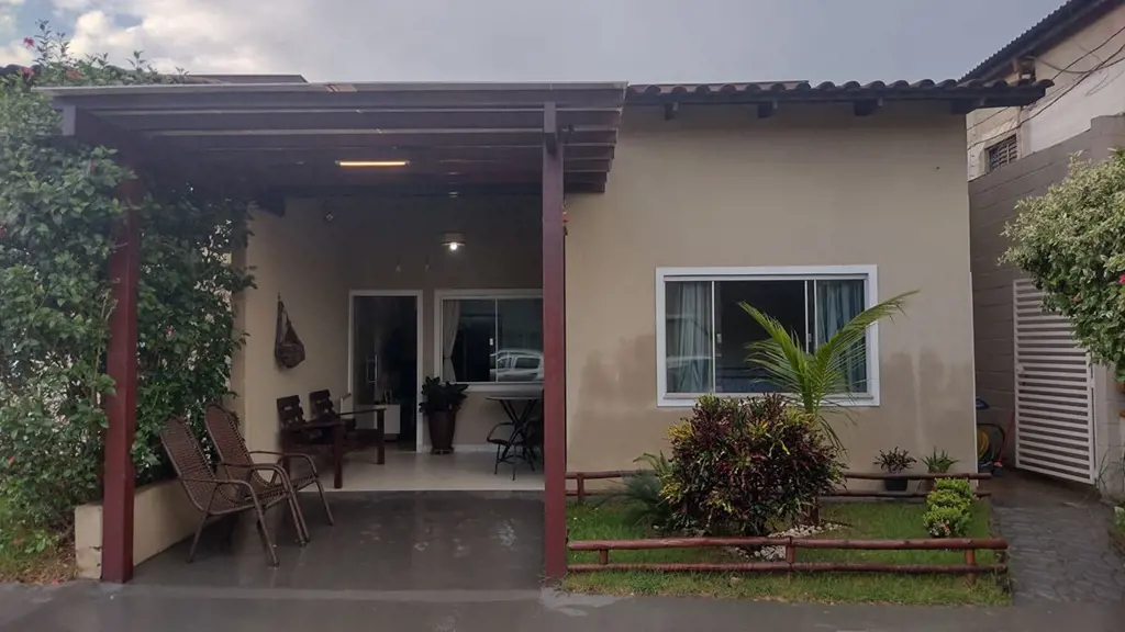CASA A VENDA COM TRÊS QUARTOS, UMA SUÍTE, BANHEIRO SOCIAL NO CONDOMÍNIO FLORAIS ...