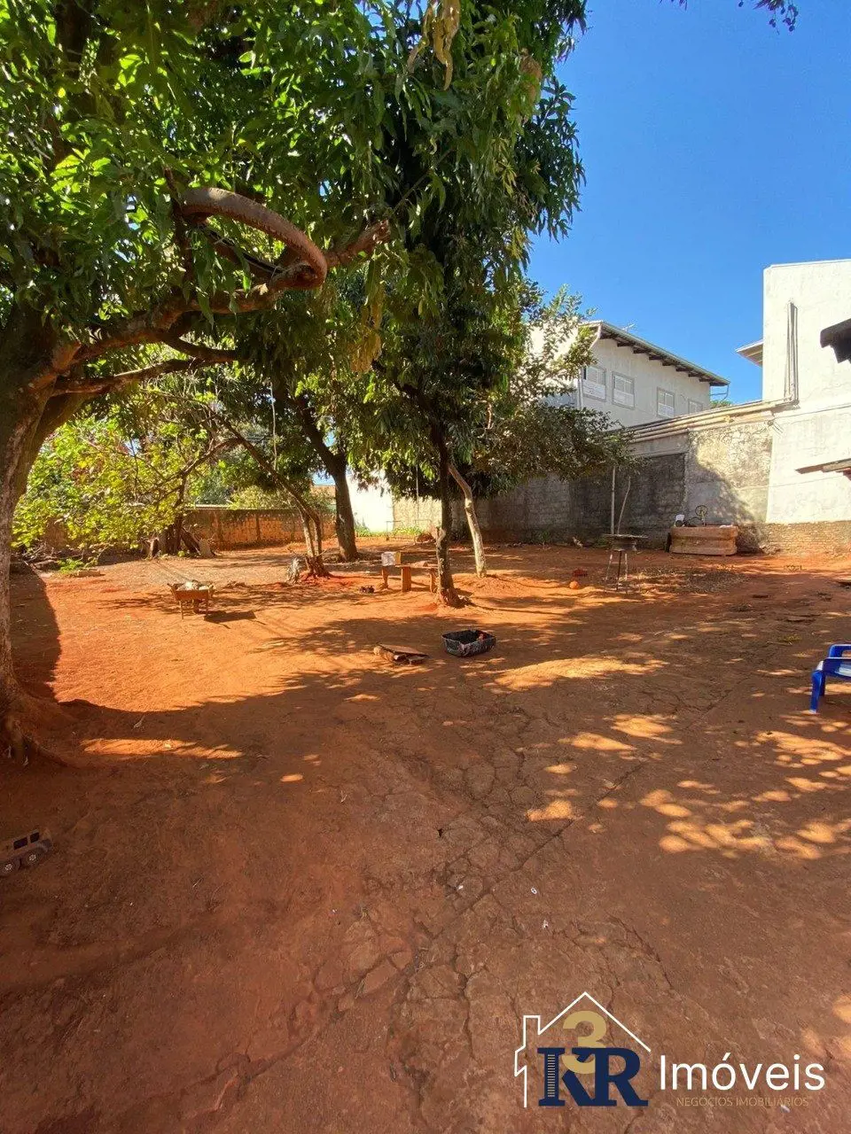Lote com 583 metrosLocalização privilegiada com bom estado de conservação e quin...