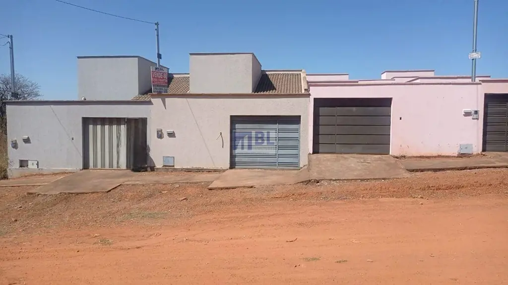 CASA DE TRÊS QUARTOS E UMA SUÍTE DISPONÍVEL PARA VENDA BAIRRO ITAPUÃ EM APARECID...