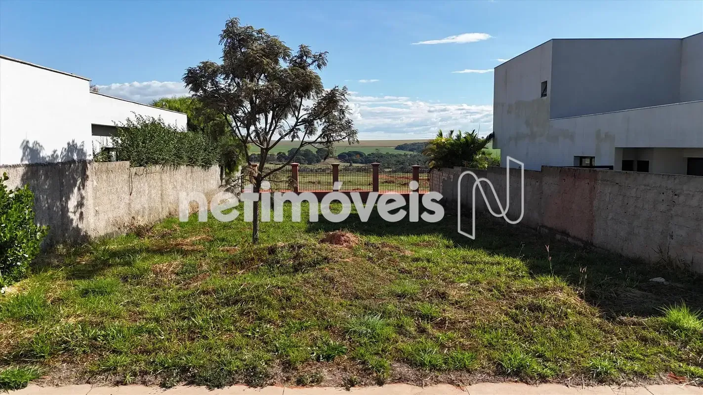 Condomínio Lê Jardin 2 Excelente lote exclusivo de 397 m2 com vista livre no fun...