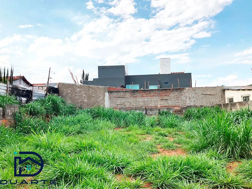 Lote em Maracanã, próximo ao Atacadão do Rio Vermelho, com:- 640m² de área total...