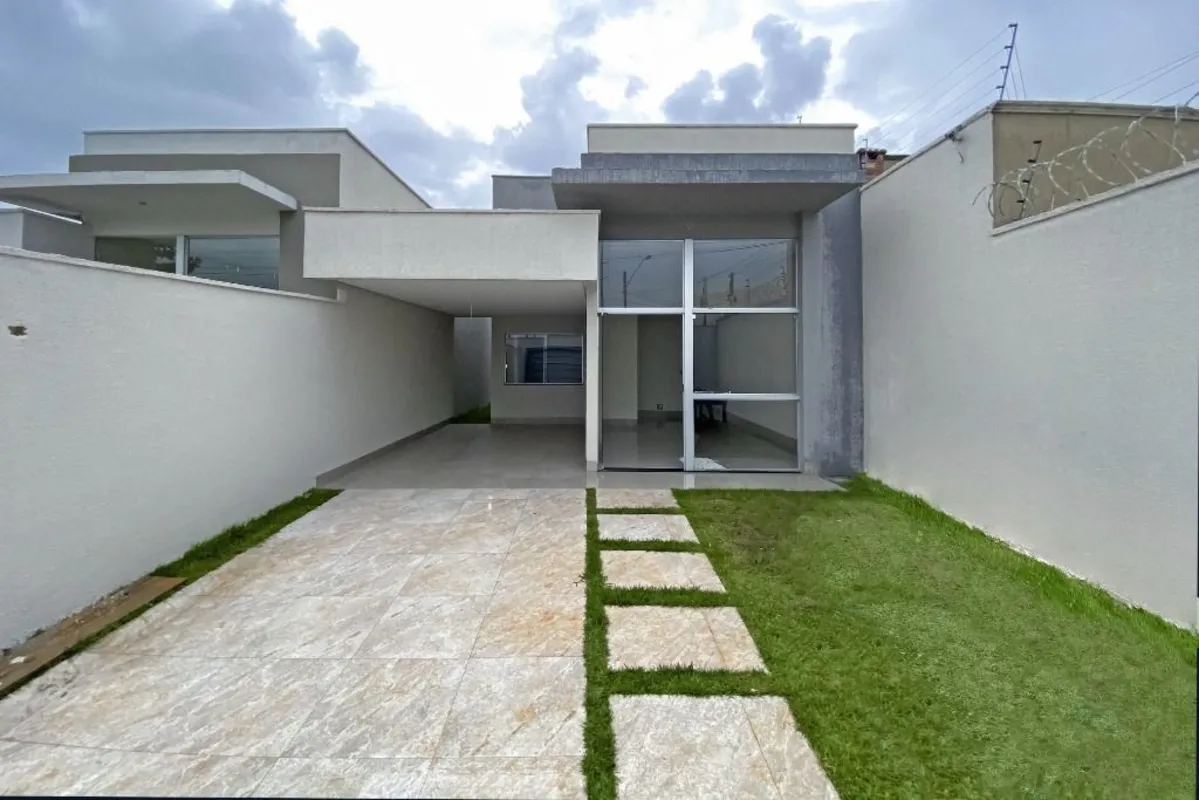 Casa de 126 mÂ² com 03 quartos, sendo 01 suÃ­te, sala com pÃ© direito elevado, g...
