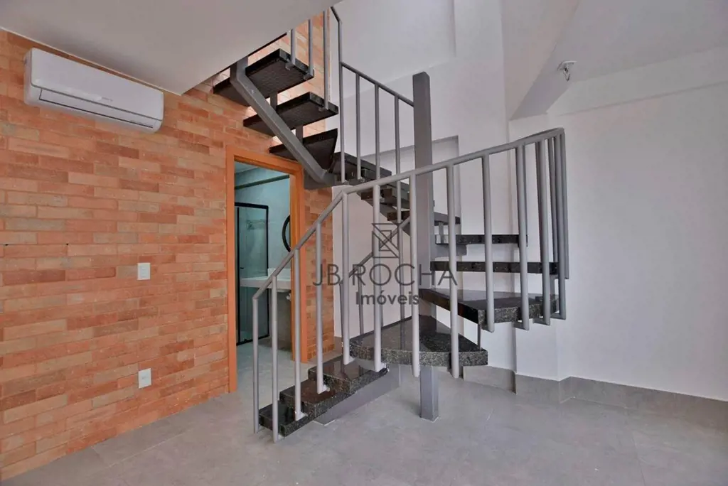 JB ROCHA IMÓVEIS VENDE - DUPLEXApartamento Duplex no Edifcio Cosmopolitan, 01 su...
