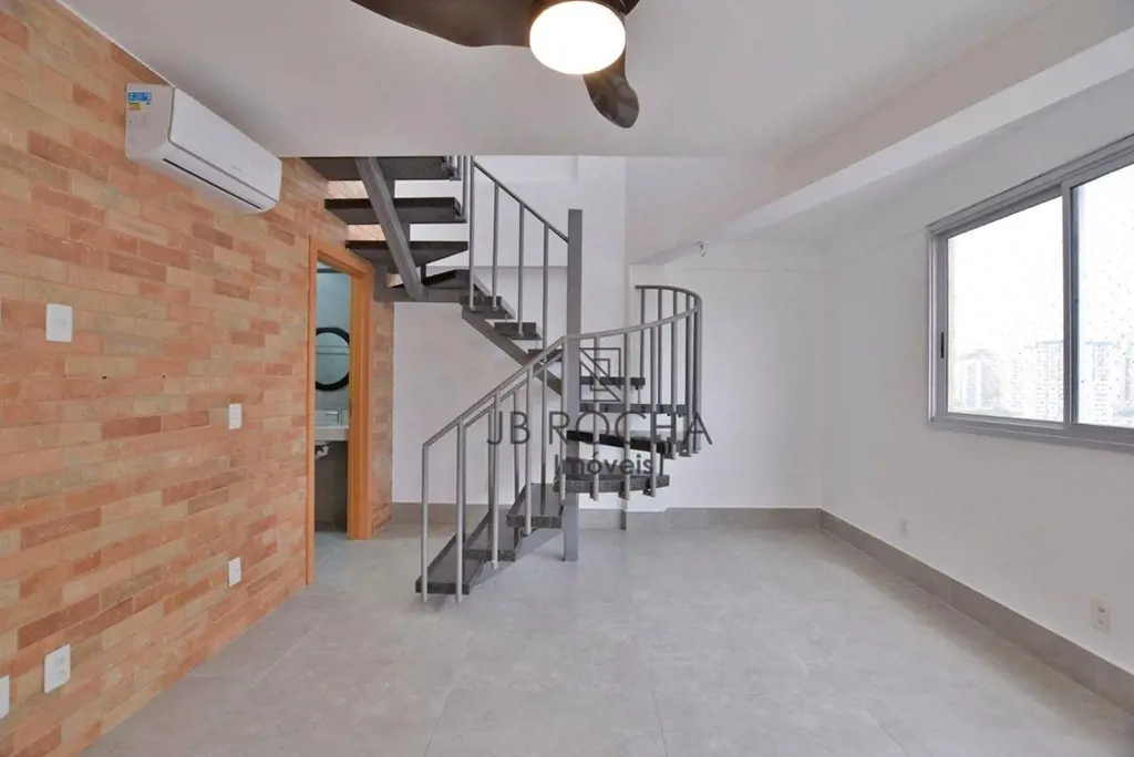 JB ROCHA IMÓVEIS VENDE - DUPLEXApartamento Duplex no Edifcio Cosmopolitan, 01 su...
