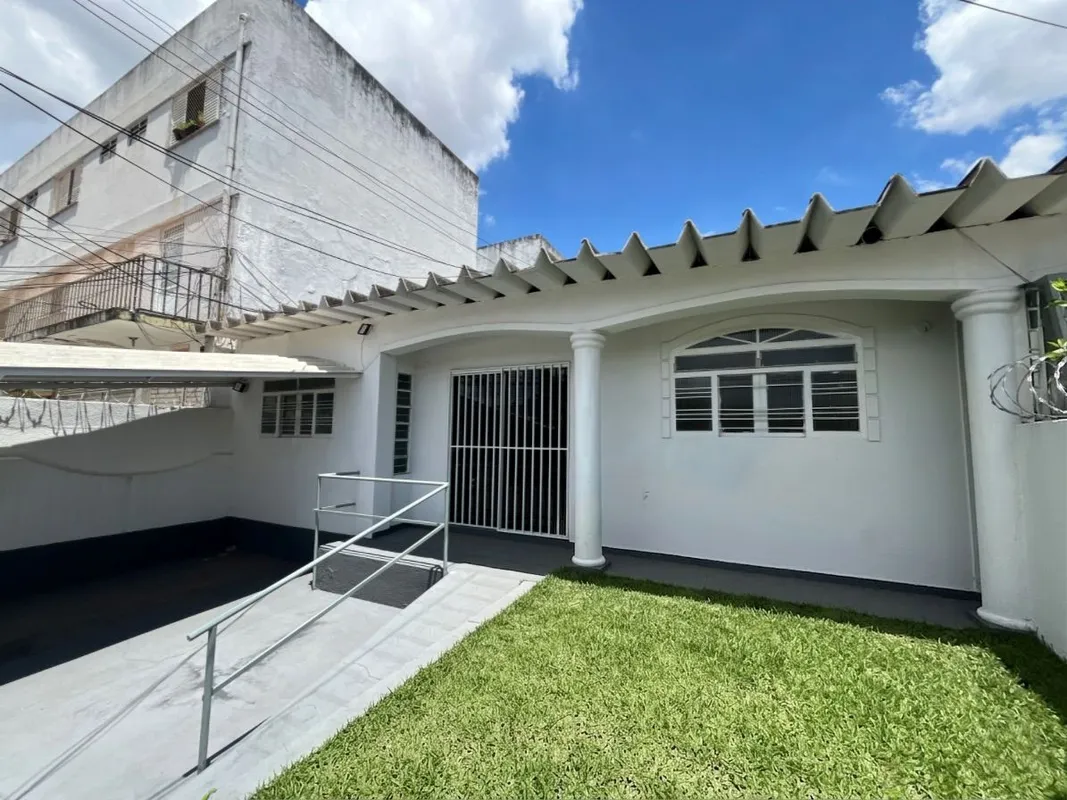 Descrição do Imóvel: Casa comercial para locação, no Setor Coimbra com 150mt², 6...
