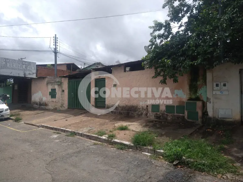  Comentários do corretor: Terreno de 482m² com 5 quitinetes gerando renda. Frent...