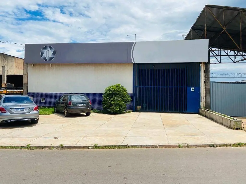 ADE - SAMAMBAIA SUL Excelente galpão com 500 m² de área construída, composto por...