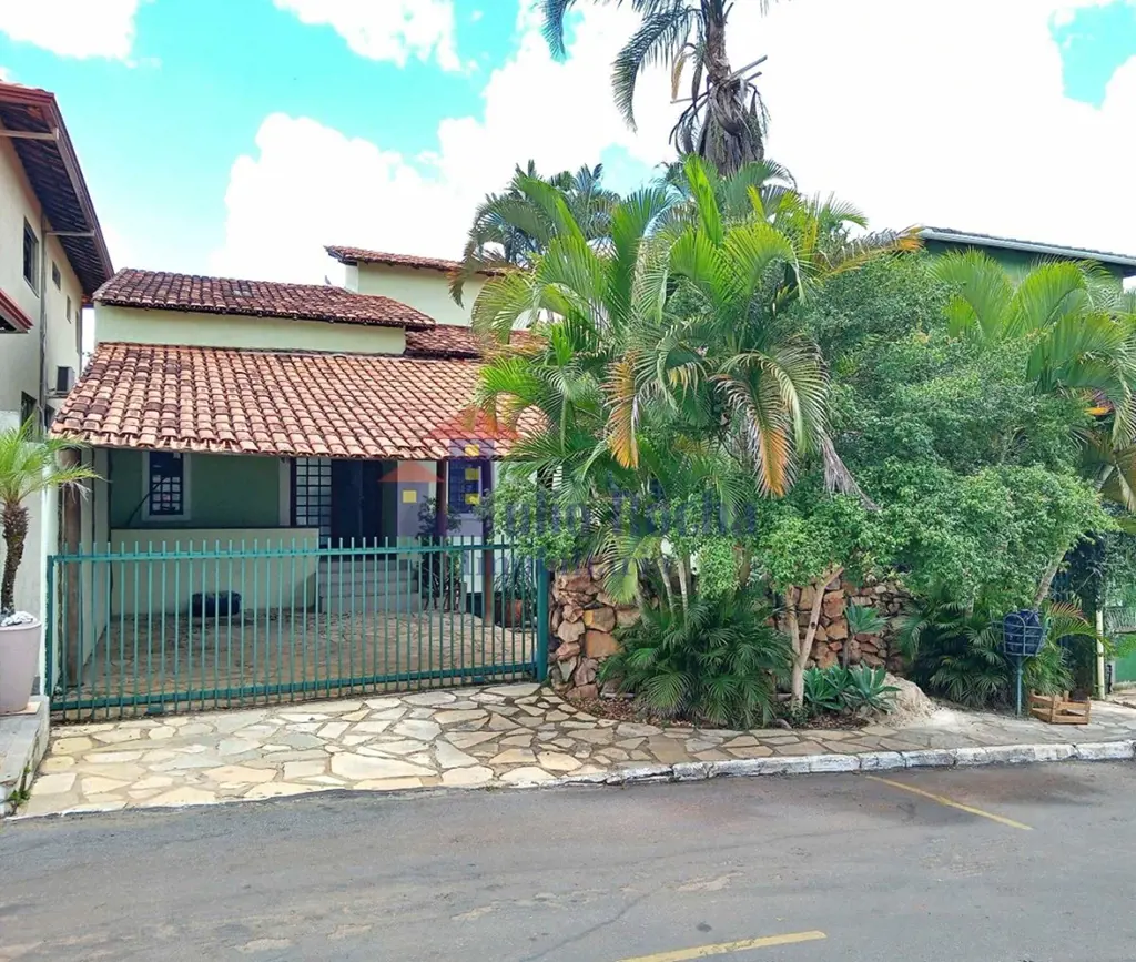 JULIO ROCHA IMOBILIÁRIA VENDE!ÓTIMA CASA NO CONDOMINIO JARDIM BOTÂNICO V! Condom...