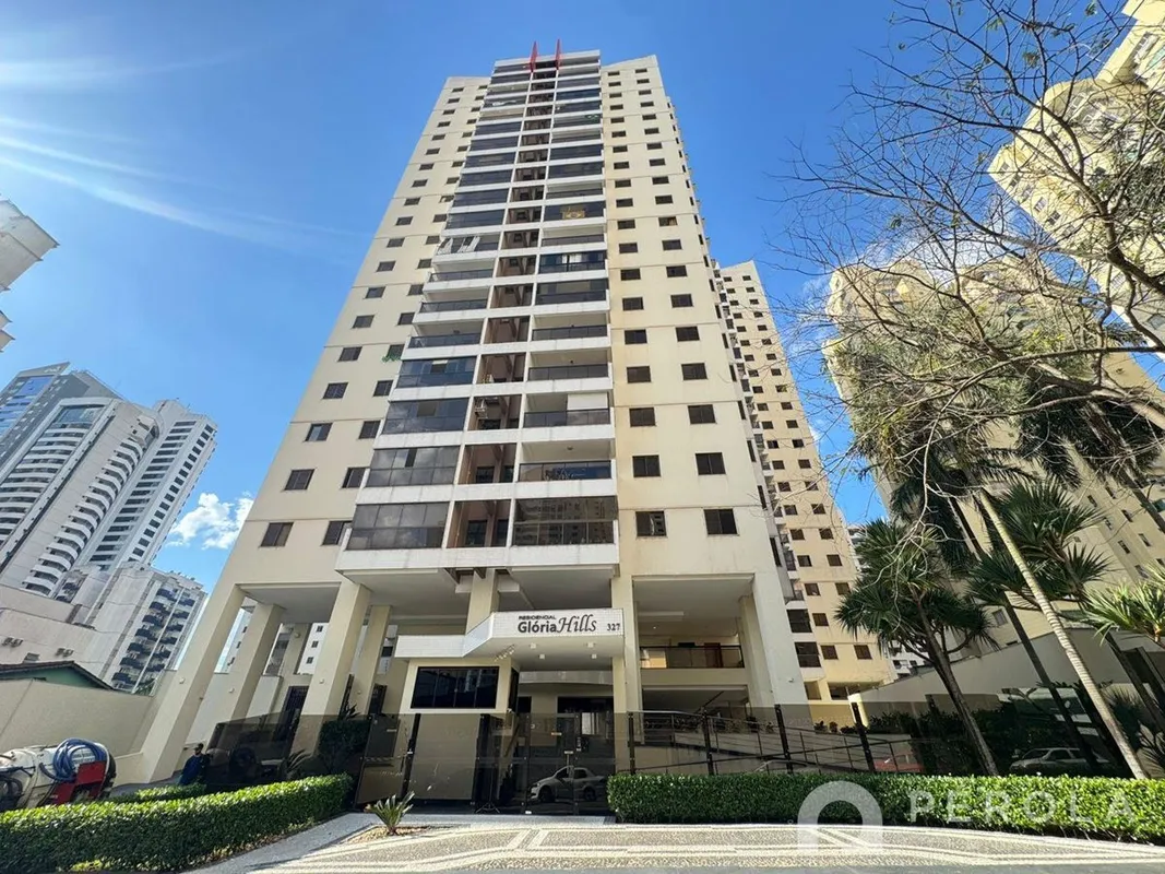 Apartamento com três quartos sendo um suíte, sala com sacada, cozinha e área de ...
