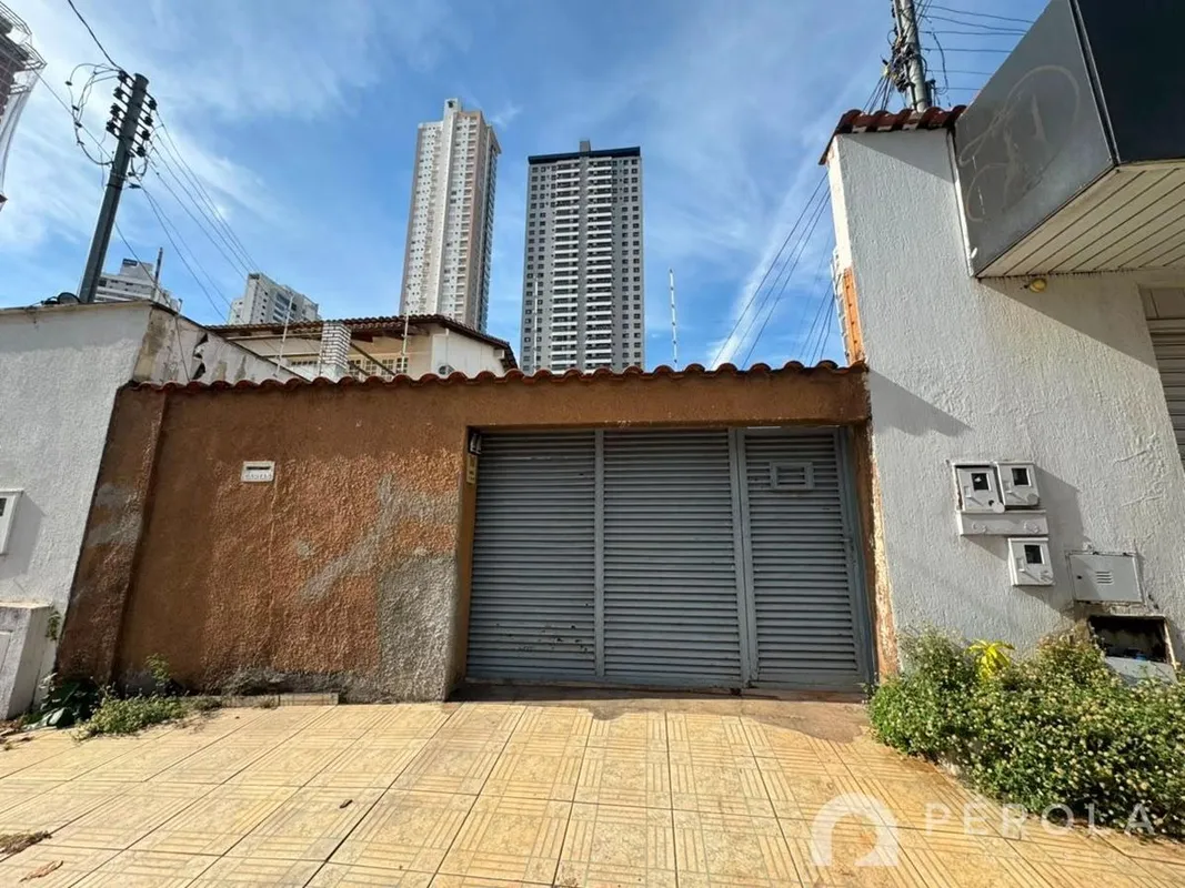 Kitnet com um quarto, sala, banheiro social, cozinha e área de serviço. Armário ...