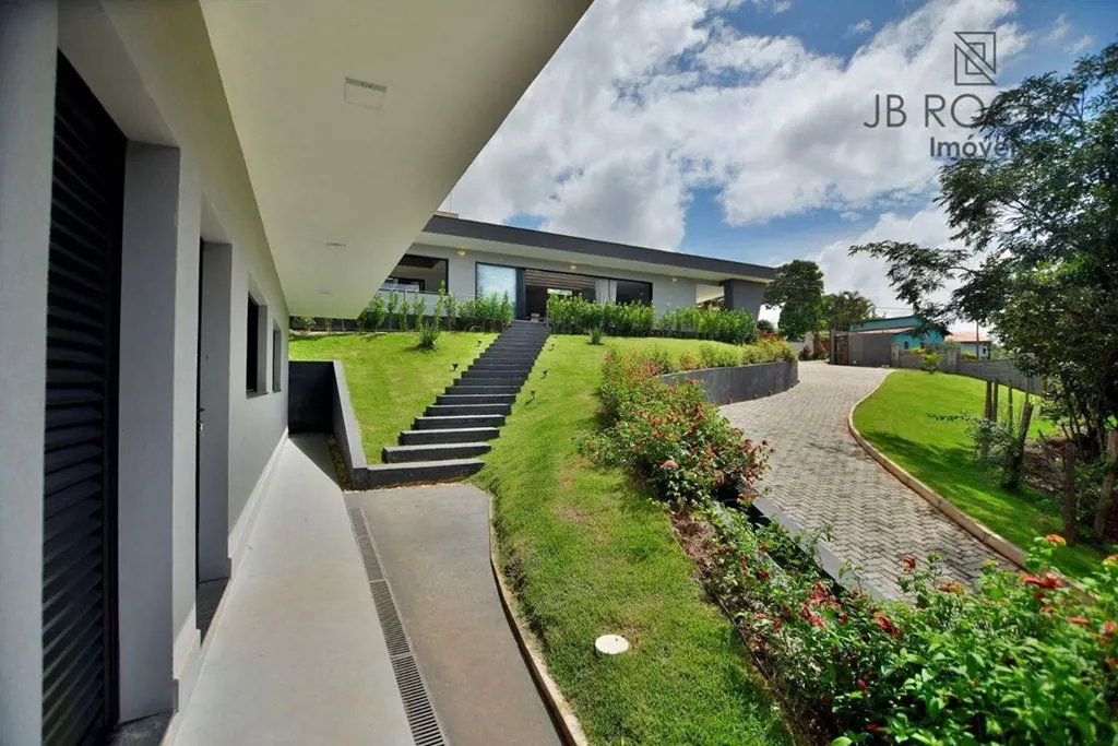 JB ROCHA IMÓVEIS VENDE COM EXCLUSIVIDADECasa Térrea e moderna no Condomínio Sola...