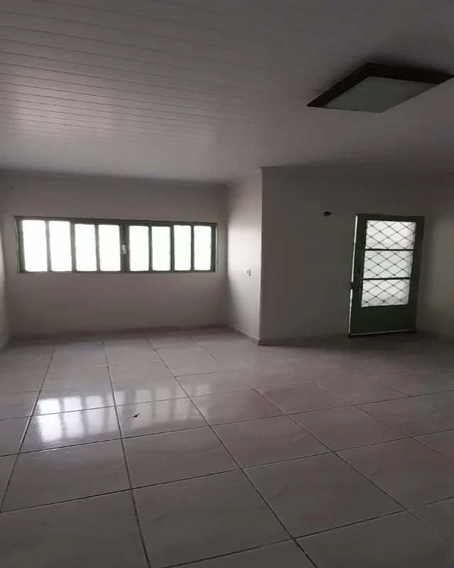 CASA DISPONIVEL PARA LOCAÇAO LOCALIZADA NO GUARA II.O imóvel possui:- SALA,- SAL...