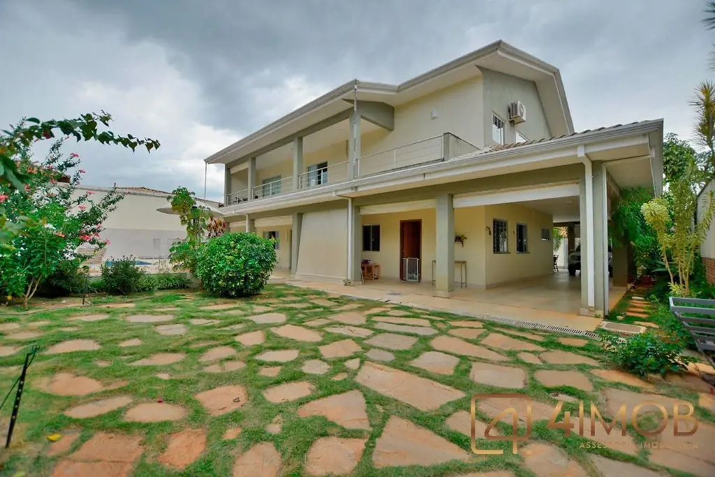 EXCELENTE CASA NO VILLE DE MONTAGNE. COM HABITE-SE AVERBADO. Com projeto do arqu...