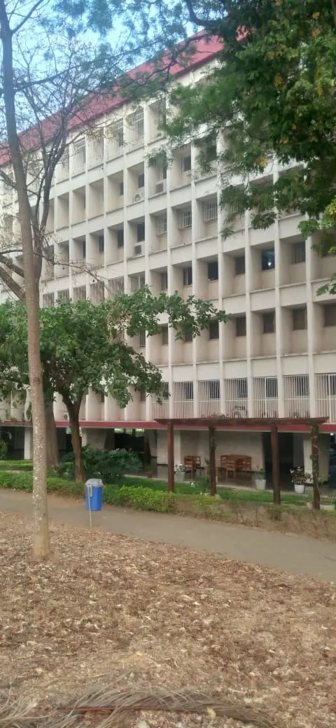 Sqs 208 - Área privativa de 118m²; - 03 quartos sendo 01 suíte; - Vazado e de ca...