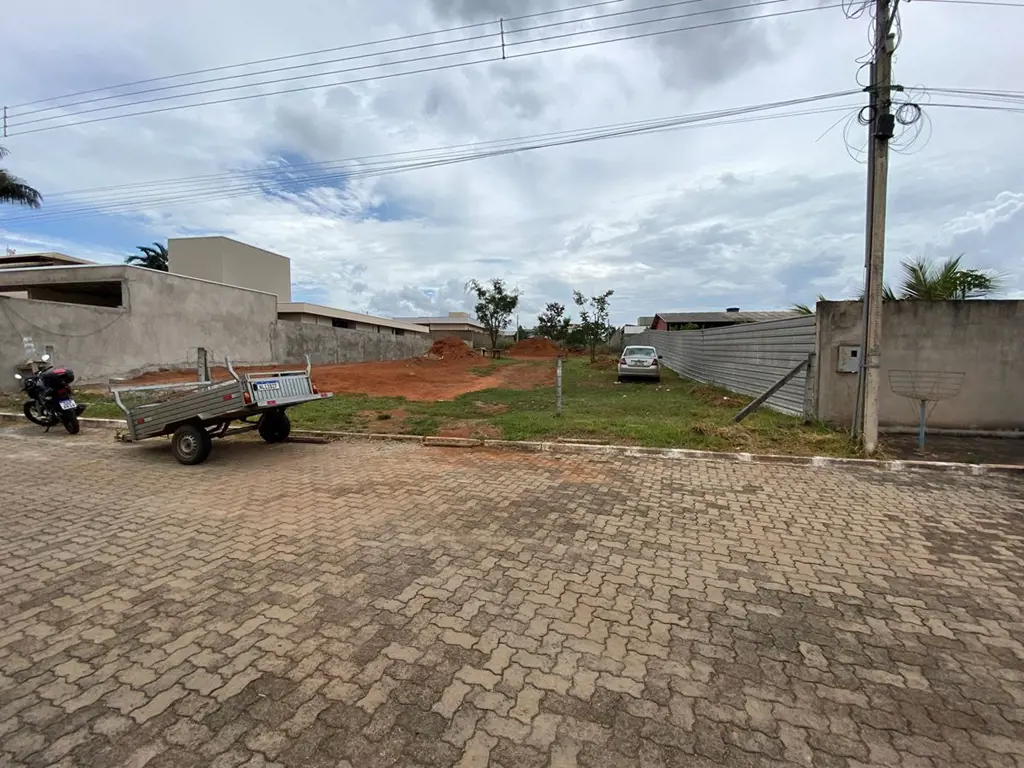 Vendo excelente lote no condomínio Privê Morada Sul Etapa C, na rua da portaria ...