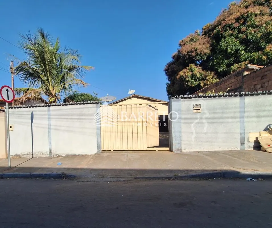 Casa 3Q 02 suítes, Aparecida Goiânia, Setor Garavelo.Localização: Rua 23-C, Seto...
