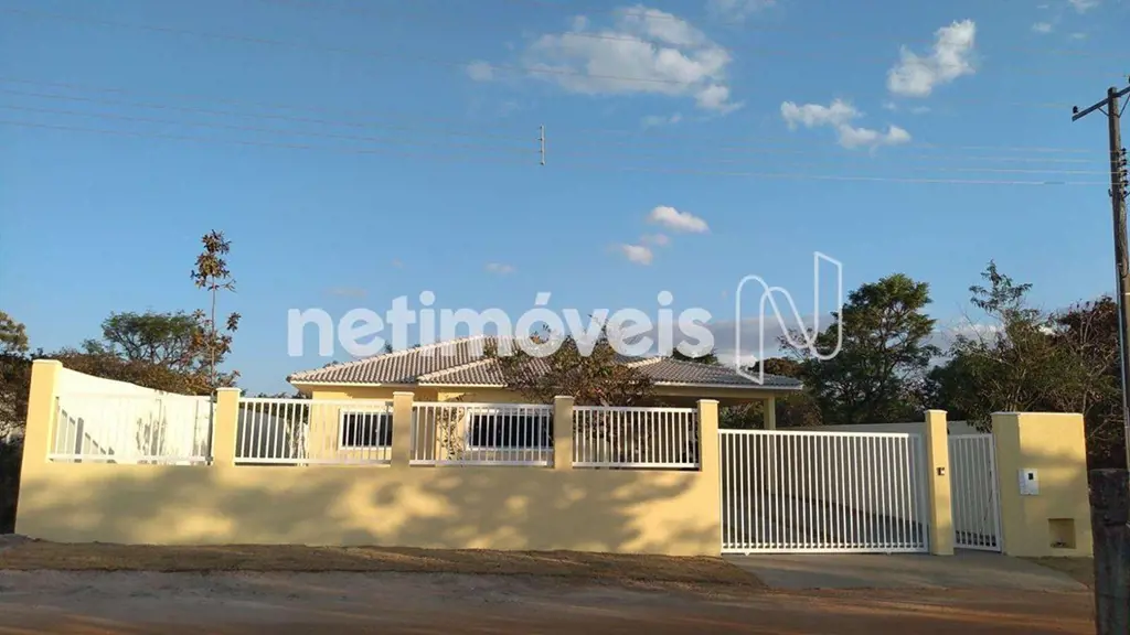 Casa alugada por R$ 3200.00 Casa seminova construída em 2020 Casa de 240m² em te...