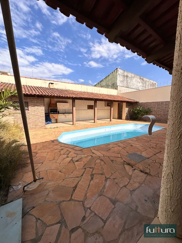 Casa à venda no Jardim Presidente.Excelente casa com 3 quartos sendo 1 suíte com...