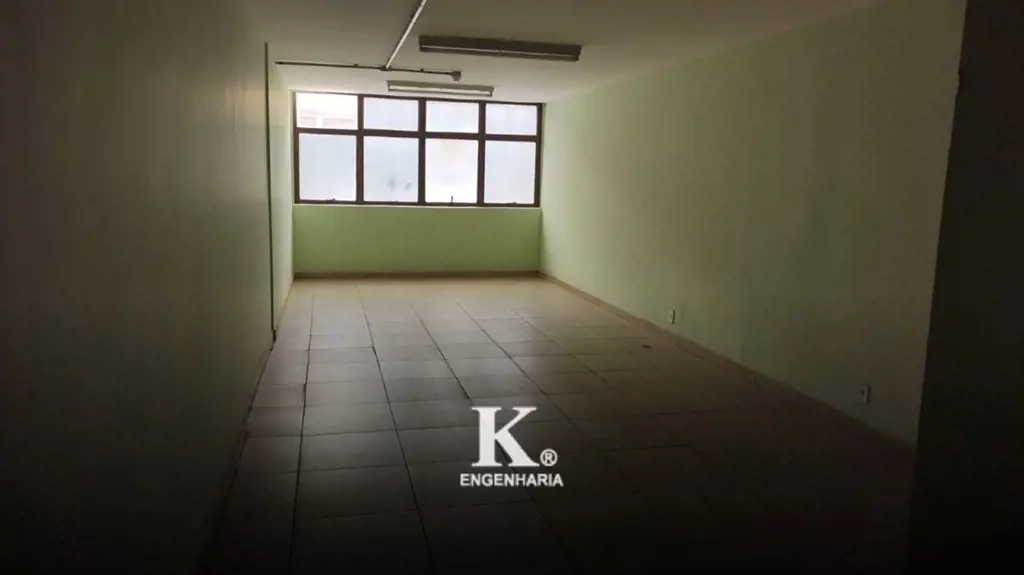 Edifício comercial com amplas salas de 40 m2 de área e banheiro privativo, local...