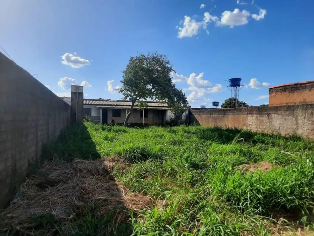 Atenção, investidores! Lote comercial com 432 m² à venda no setor Cidade Jardim....