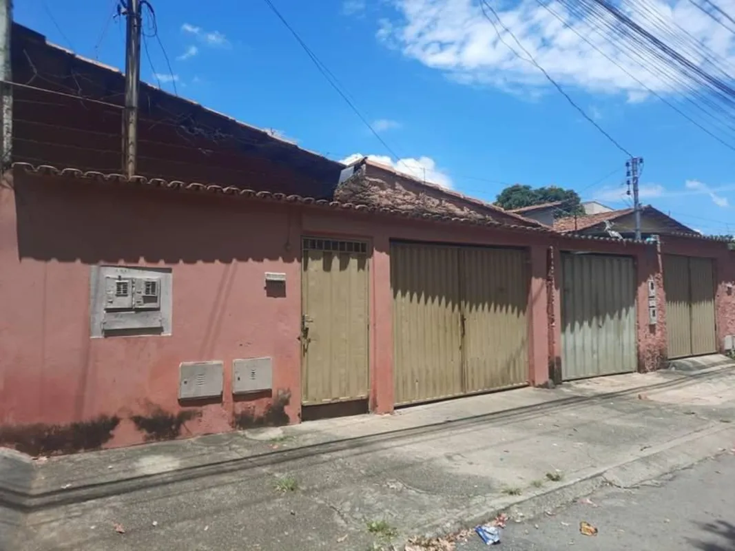 Vendo 4 excelentes imóveis na 44 . Sendo que cada 1 valor 550.000Você que é inve...