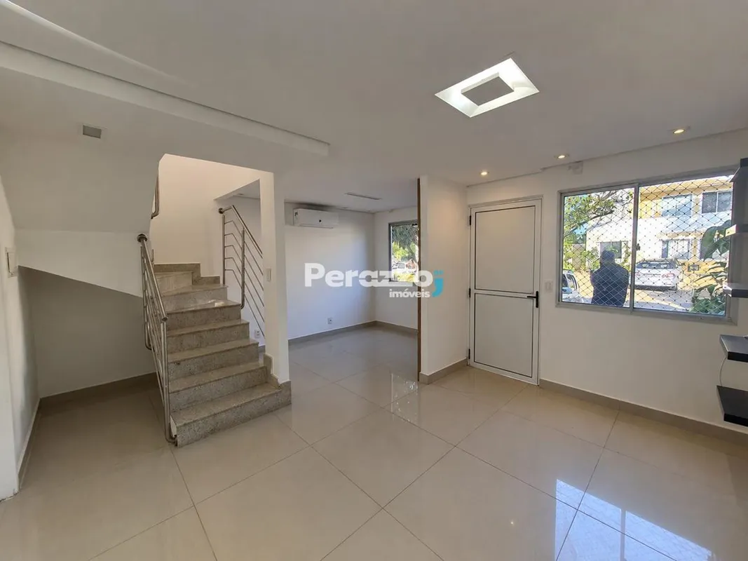  QC 11 | Casa com 3 quartos, sendo 1 suíte, e móveis planejados | R$ 4.500,00Cas...